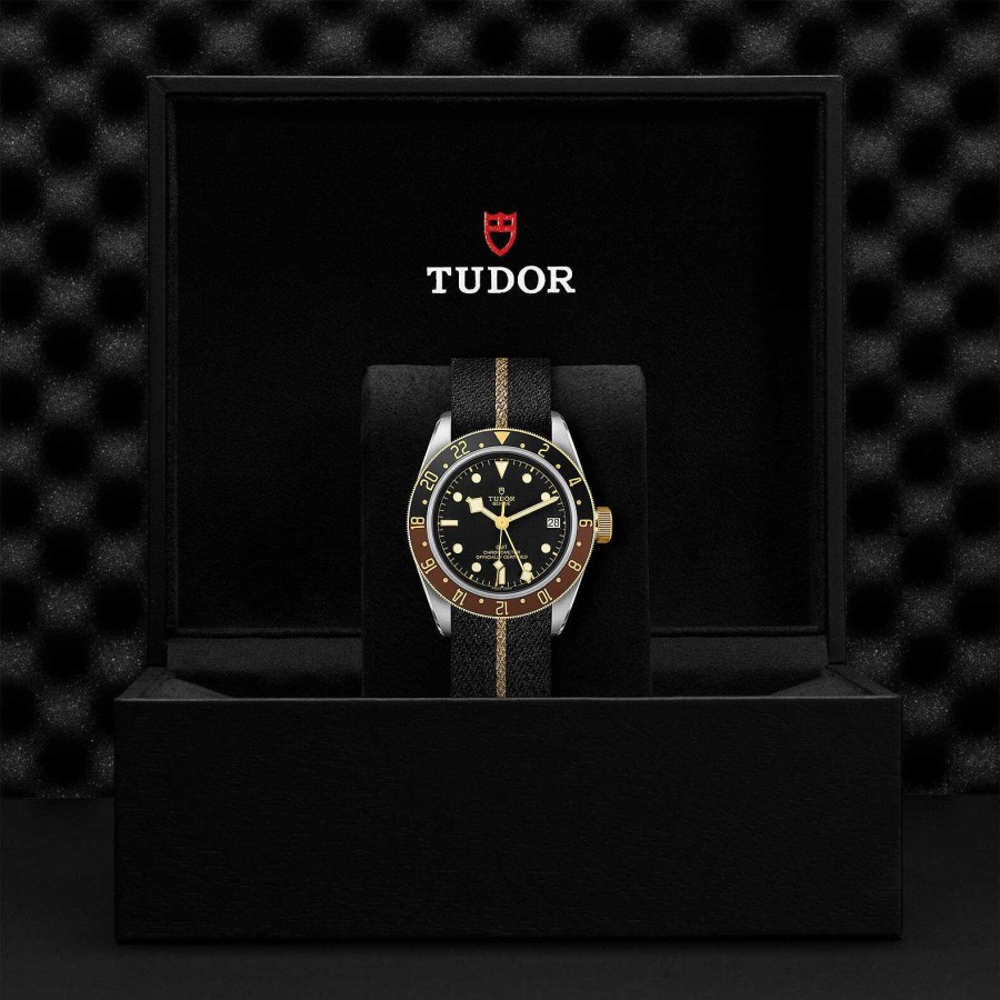 Montres Homme TUDOR | Montre Tudor Black Bay Gmt S&G Bo Tier En Acier 41 Mm, Bracelet En Tissu Noir Avec Bande Beige