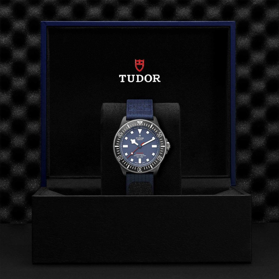 Montres Homme TUDOR | Montre Tudor Pelagos Fxd Lunette En Titane Avec Disque En Composite De Carbone Noir, Bracelet En Tissu